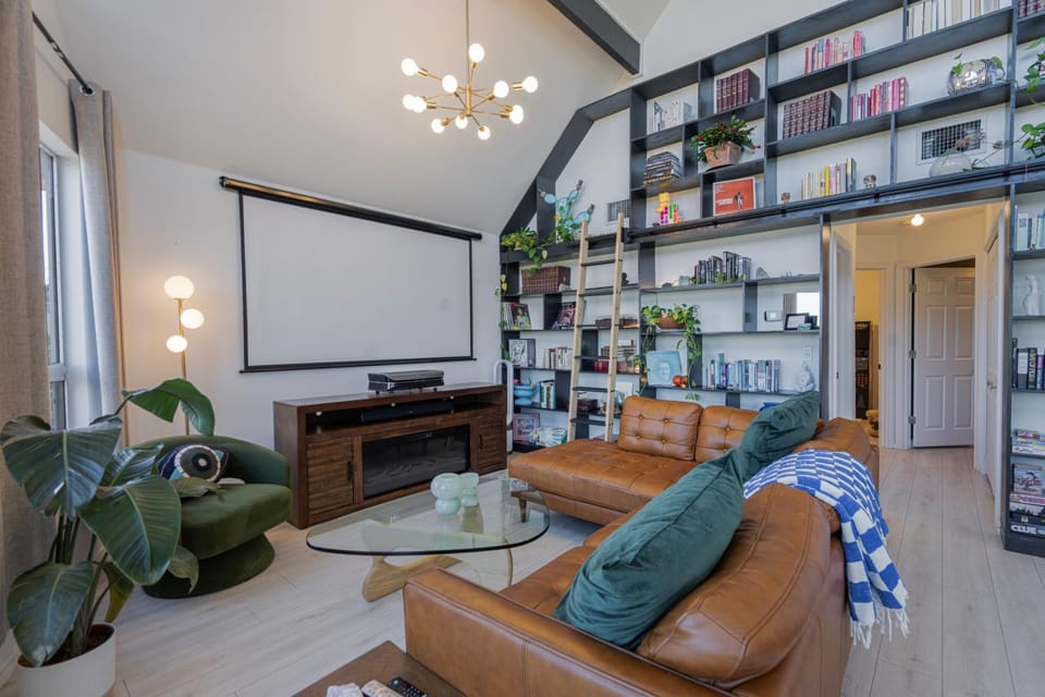 Library, TV and multimedia, Living room, Seating area