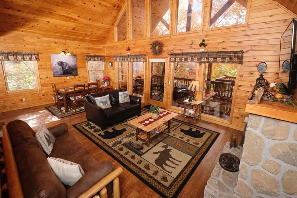 Beauty and the Bear A Fairytale in the Smokies Chalet in Pigeon Forge
