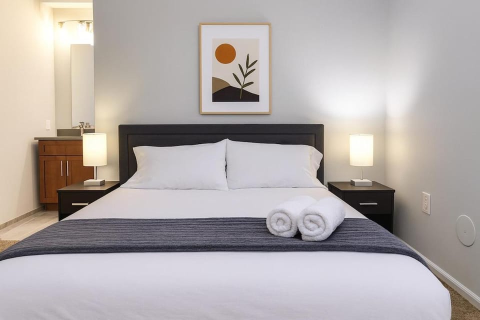 Modern Luxe Suite Rock Hall, Stadiums, Casino Apartment in Cleveland Heights