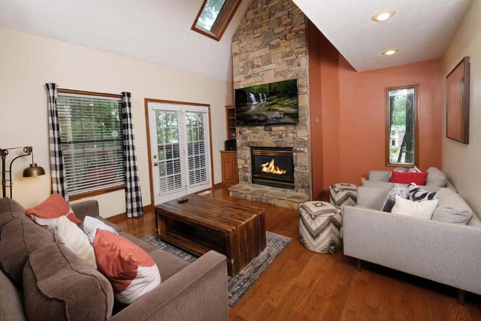 Gateway to the Smokies Your Door to the Mountains Chalet in Pigeon Forge
