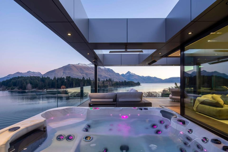 Hot Tub, Lake view, Mountain view, Sunset