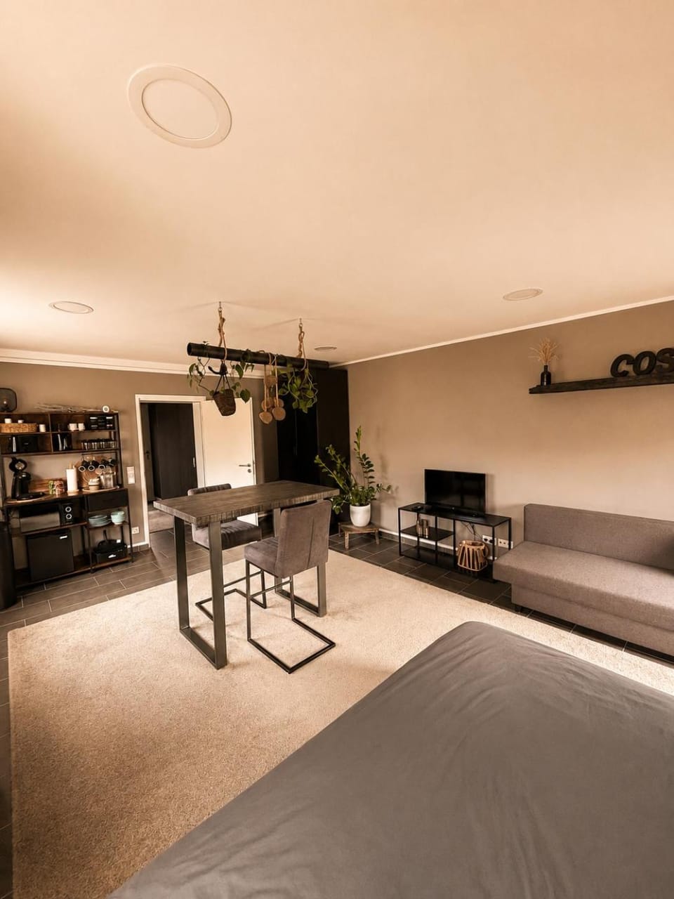 Bed, Living room, Dining area, Bedroom
