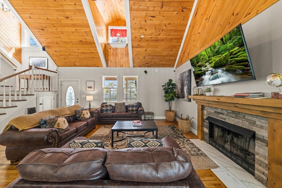Cloud View Manor Stay Above the Clouds Chalet in Sevier County