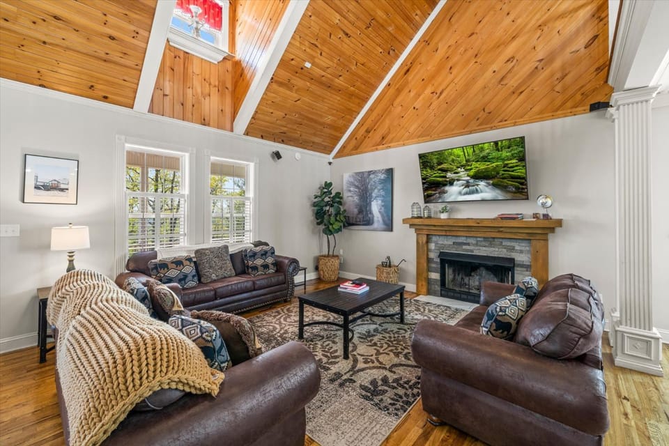 Cloud View Manor Stay Above the Clouds Chalet in Sevier County