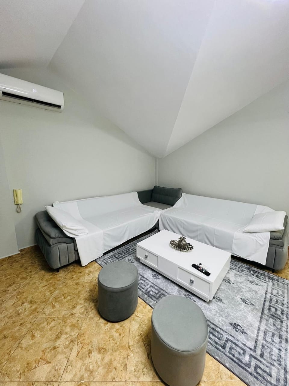 Living room, Photo of the whole room, Seating area, air conditioner
