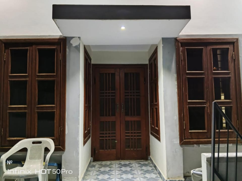 Facade/entrance, View (from property/room)
