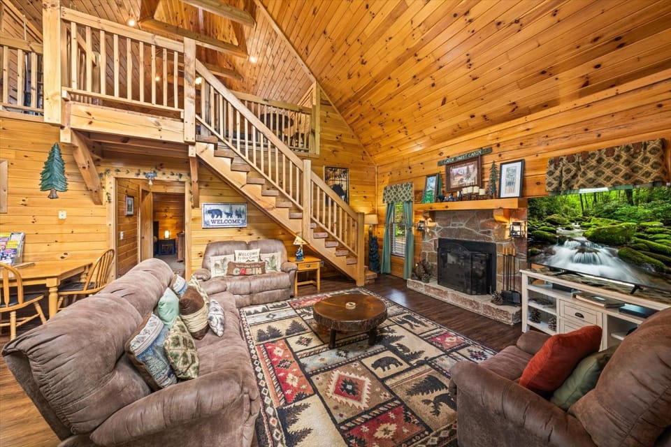 Honey Pine Lodge By Colonial Properties House in Sevierville