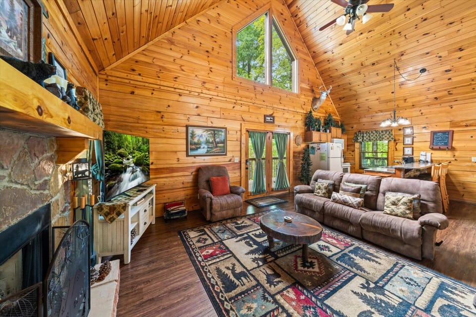Honey Pine Lodge By Colonial Properties House in Sevierville