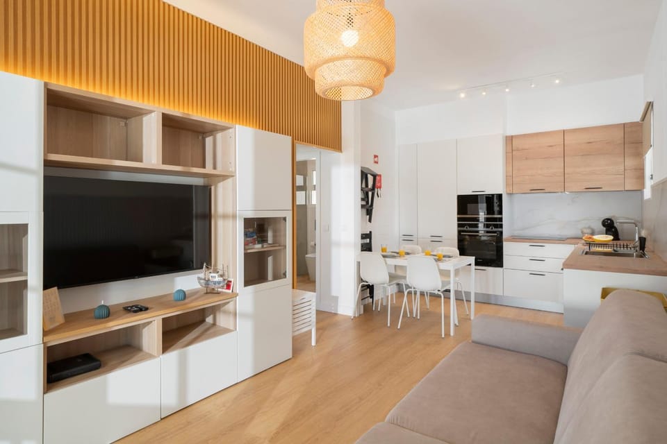 TV and multimedia, Living room, Seating area, Dining area