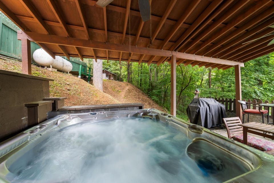 Huckleberry Inn Sweet Stays in the Smokies Chalet in Sevier County
