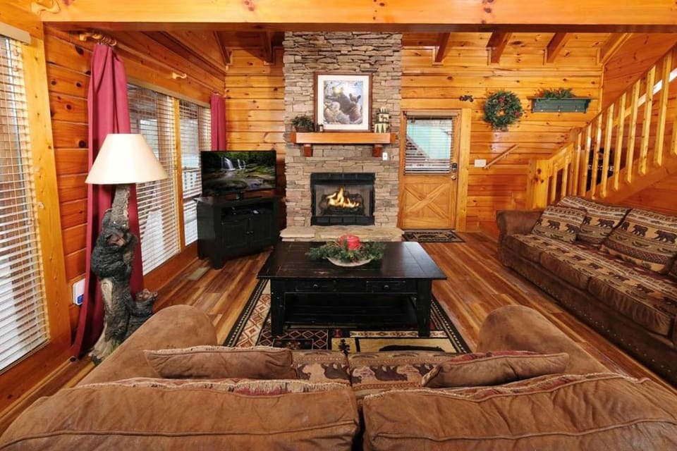 Cabin Fever The Only Cure Is Checking In Cabin in Pigeon Forge