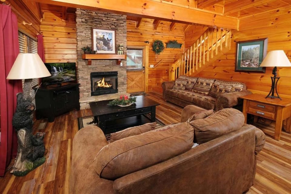 Cabin Fever The Only Cure Is Checking In Cabin in Pigeon Forge