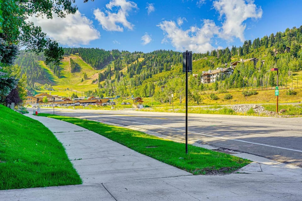 Condo w/ Private Hot Tub at Base of Deer Valley! House in Park City