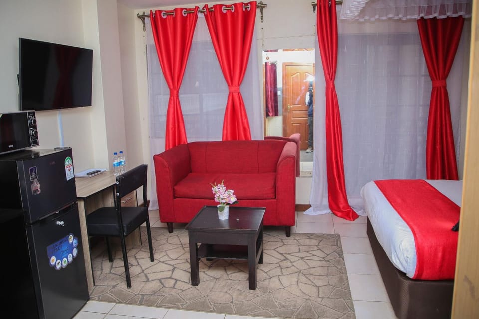 Communal lounge/ TV room, TV and multimedia, Living room, Seating area, Evening entertainment