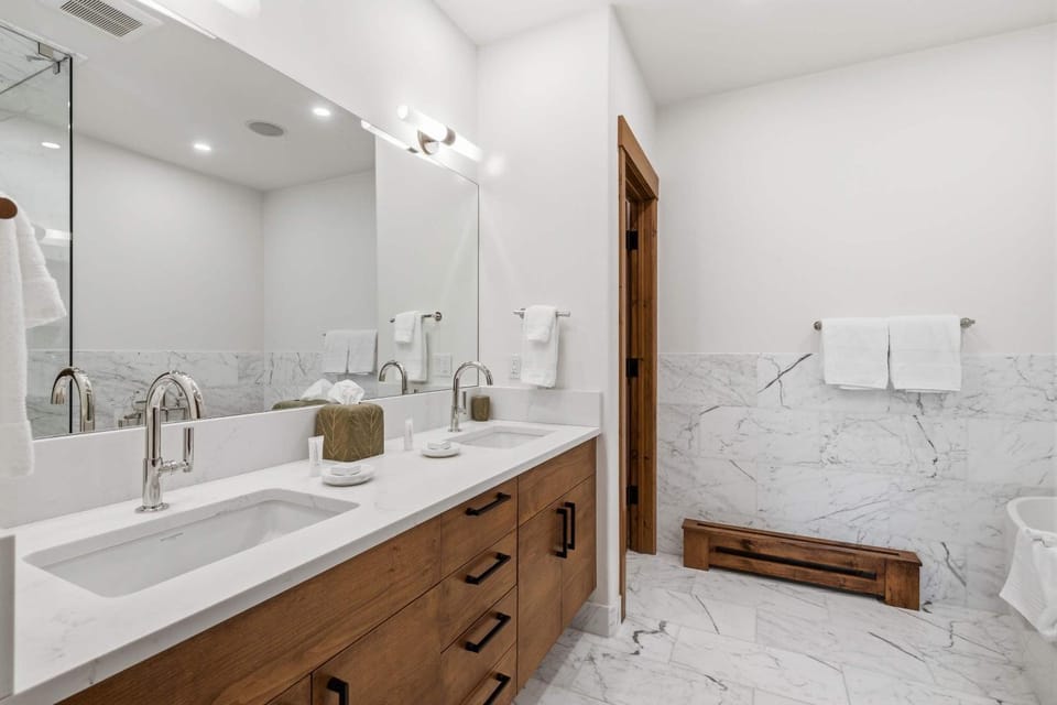 Quartermoon 1258 by East West Hospitality House in Edwards