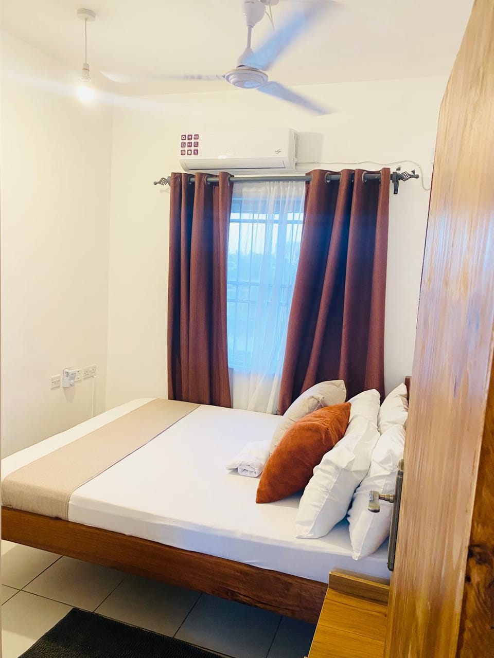 3 bedroom mombasa CBD with AC in all rooms, gym ,free pool,washer Apartment in Mombasa