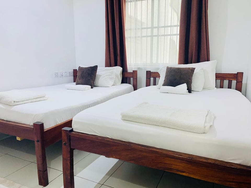 3 bedroom mombasa CBD with AC in all rooms, gym ,free pool,washer Apartment in Mombasa