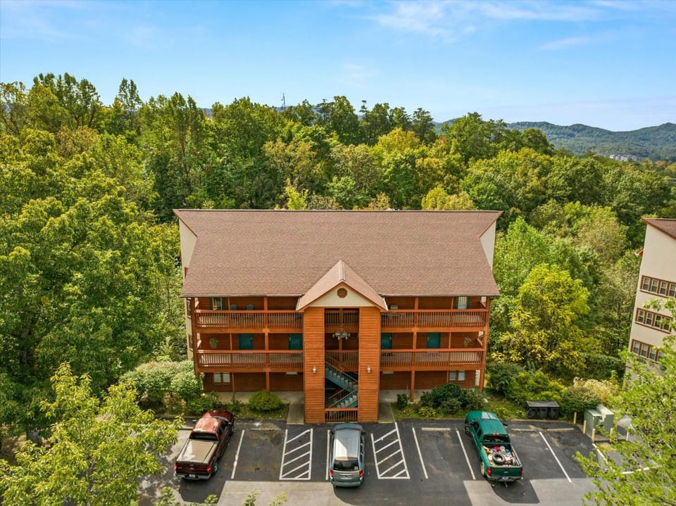 Treetop Bungalow Treetop Views, Dollywood Close House in Pigeon Forge