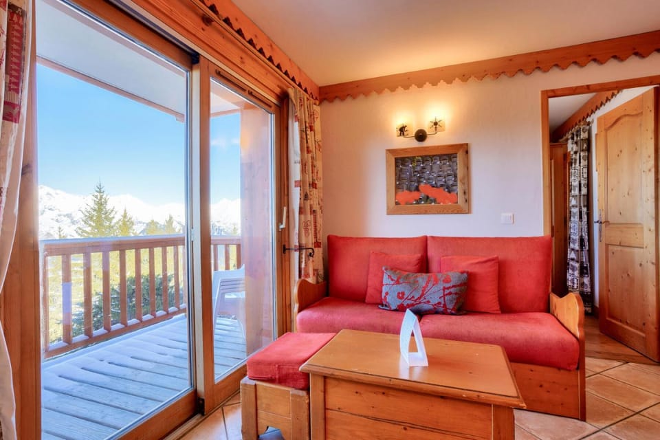 Bed, fireplace, kitchen