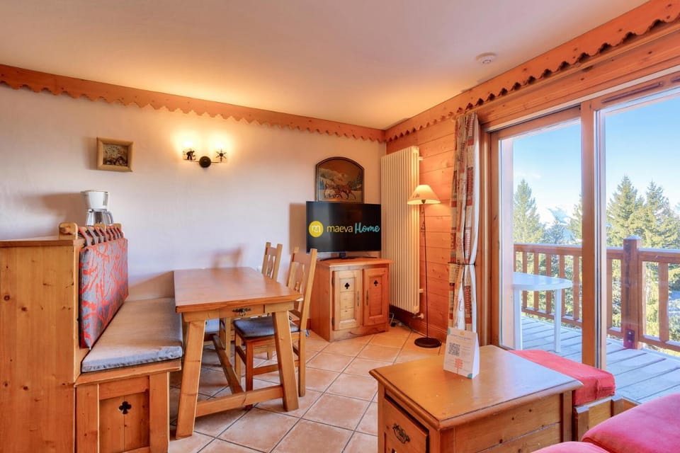 Bed, fireplace, kitchen