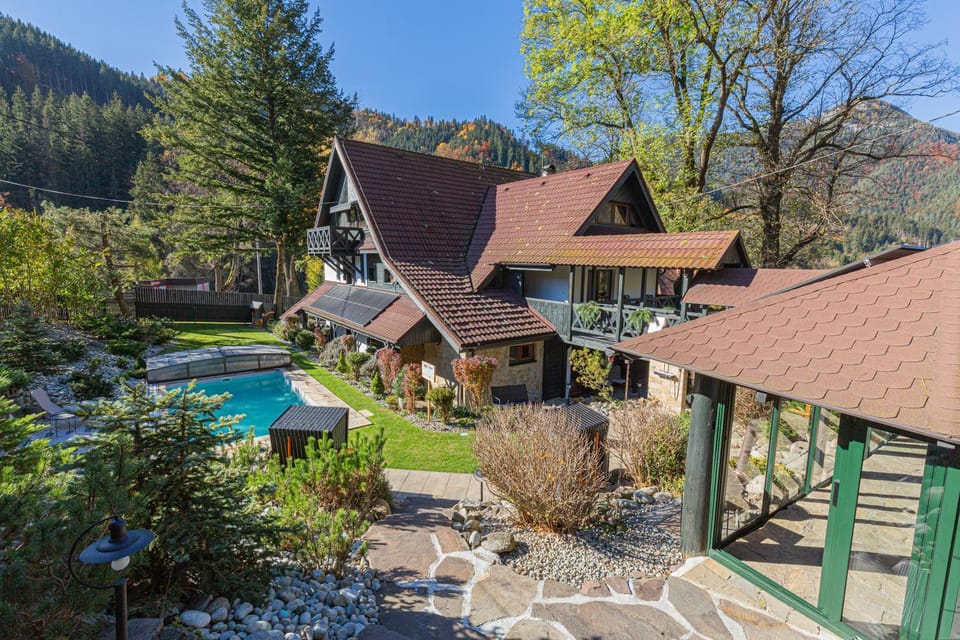 Property building, Pool view