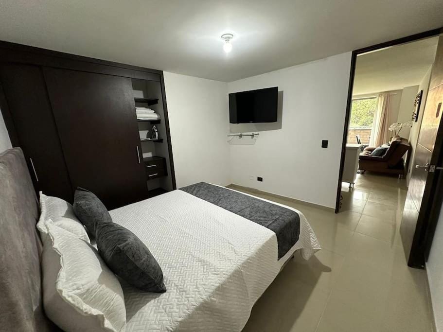 Apartamento Familiar En Laureles- Cerca a La 70 Apartment in Medellin