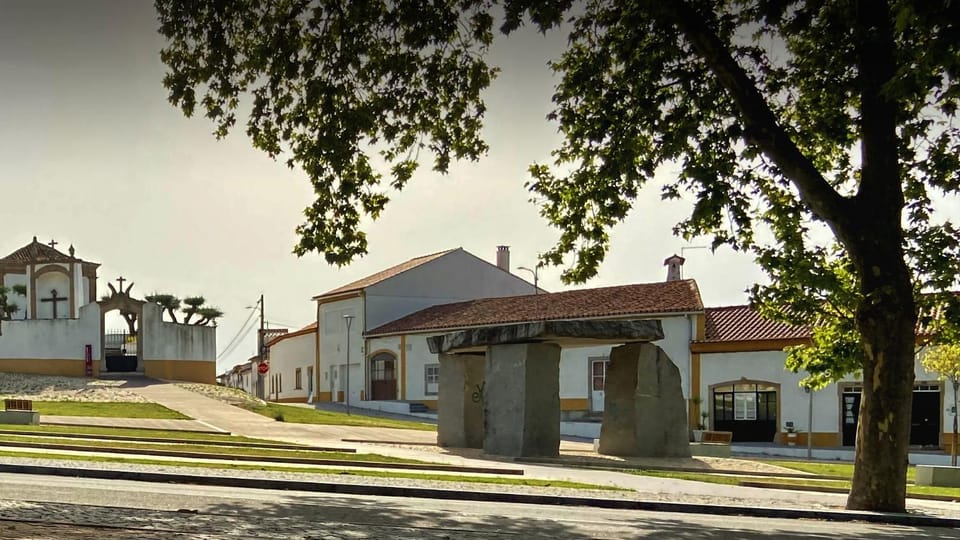 Day, Neighbourhood, Landmark view, Street view