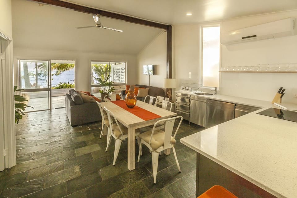 Kitchen or kitchenette, Living room, Photo of the whole room, Dining area