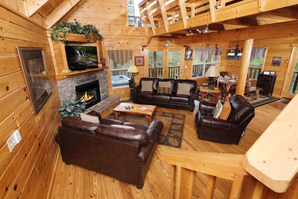 Livin' the Dream Your Smoky Mountain Dream Awaits Chalet in Pittman Center