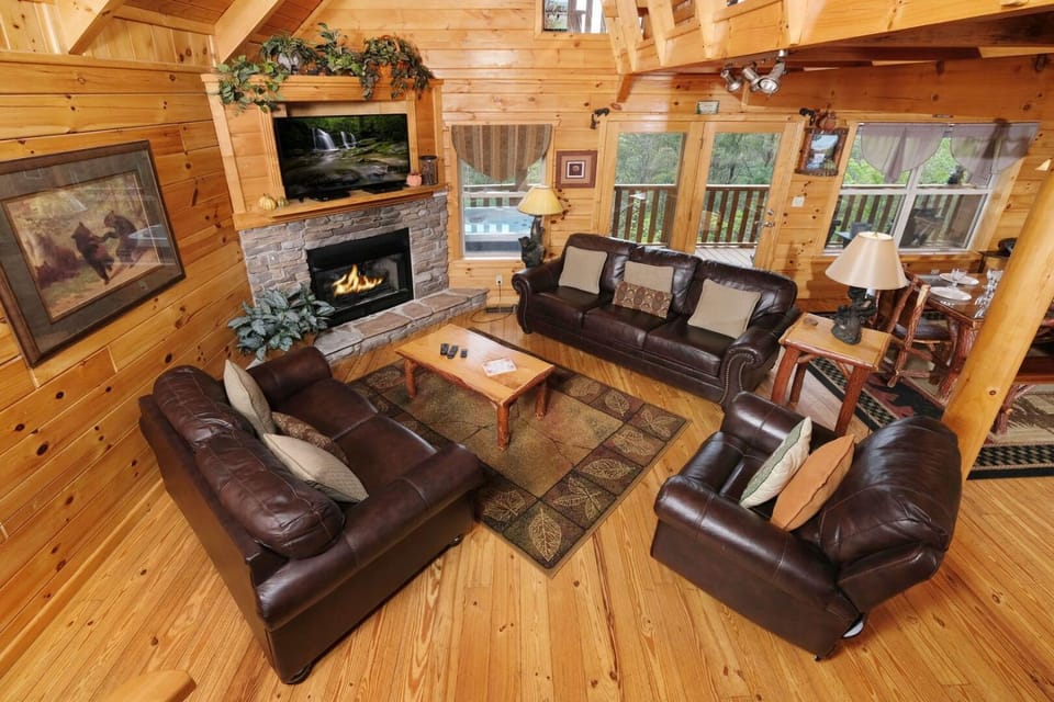 Livin' the Dream Your Smoky Mountain Dream Awaits Chalet in Pittman Center