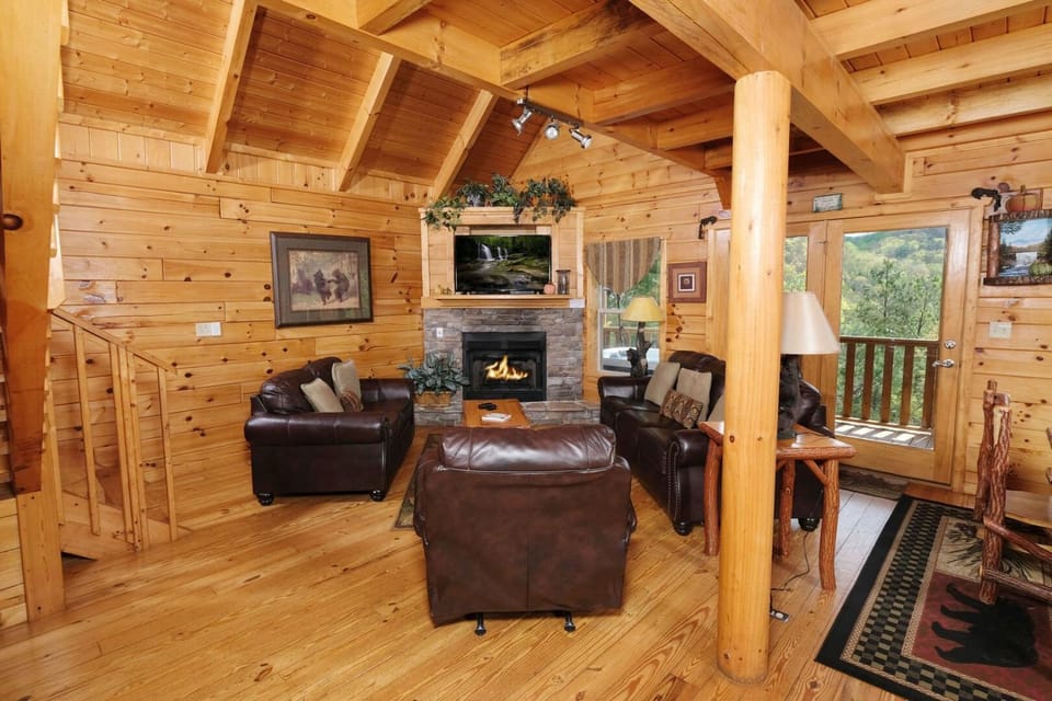 Livin' the Dream Your Smoky Mountain Dream Awaits Chalet in Pittman Center