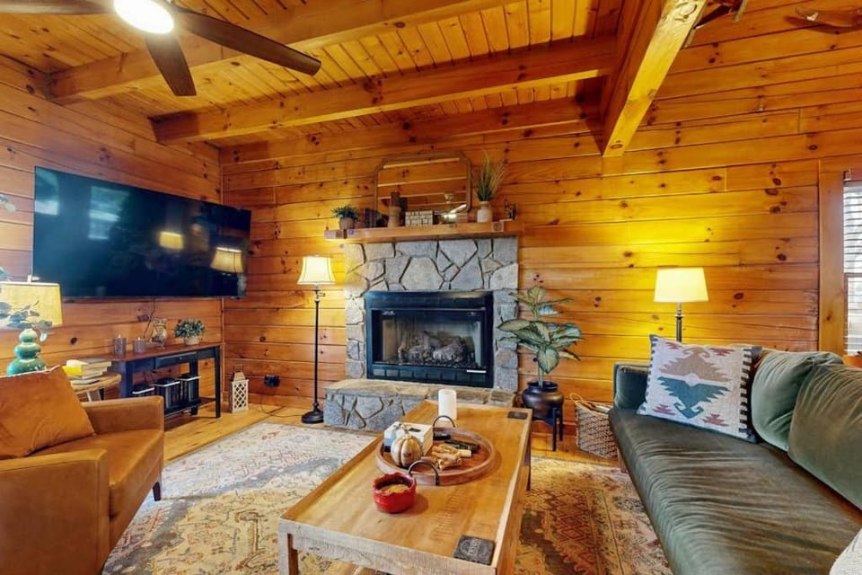 Boulder Ridge Cabin Cabin in Lake Lure