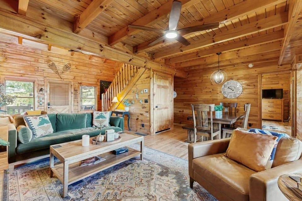 Boulder Ridge Cabin Cabin in Lake Lure