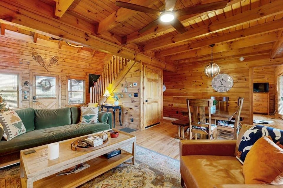 Boulder Ridge Cabin Cabin in Lake Lure