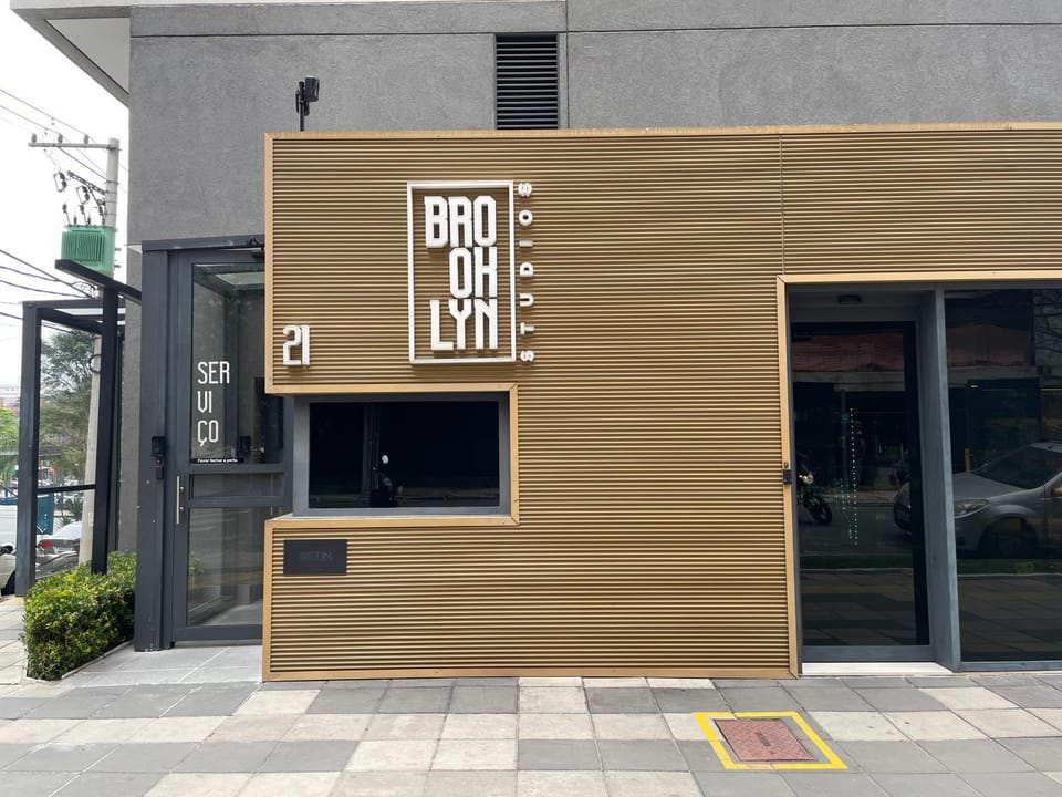 Property building, Facade/entrance, Day