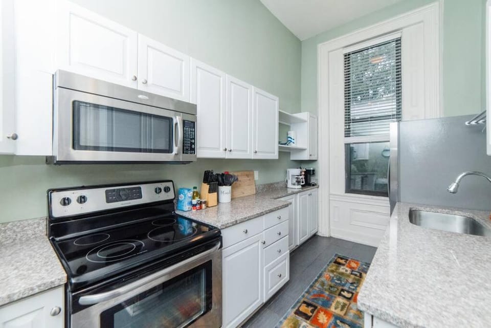Coffee/tea facilities, Kitchen or kitchenette, dishwasher, oven, pet friendly, stove, toaster
