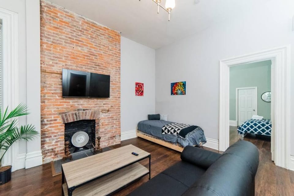 Bed, TV and multimedia, Living room, Seating area