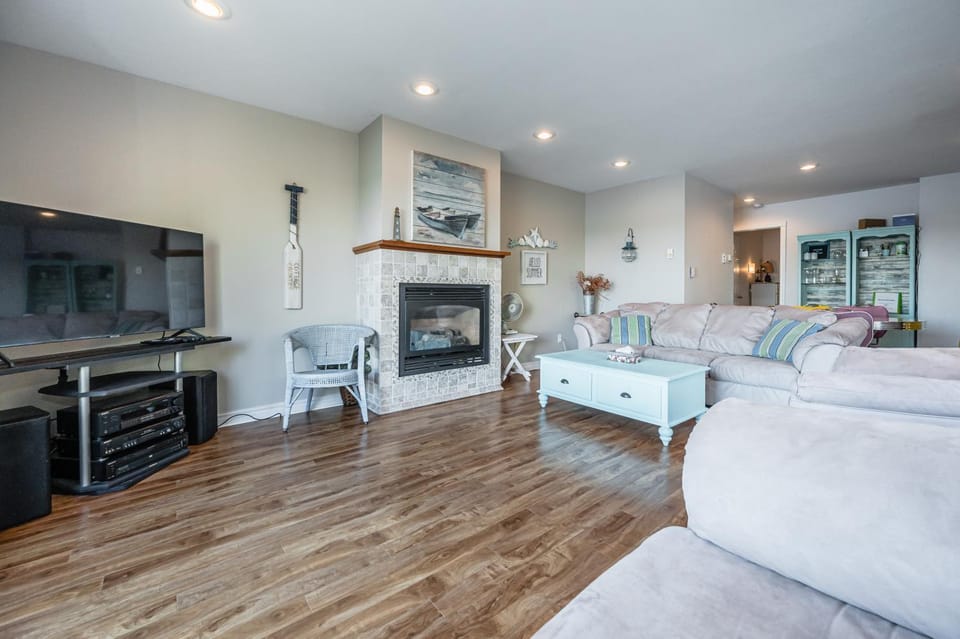 TV and multimedia, Living room, fireplace