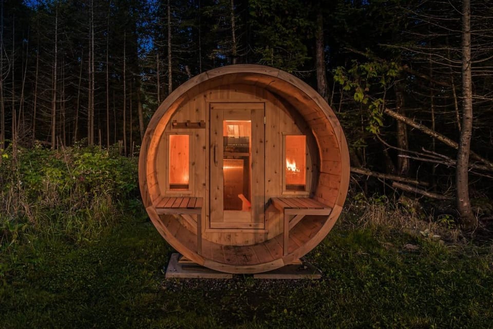 Luxury Tobermory Retreat Modern Home and Hot Tub House in Northern Bruce Peninsula