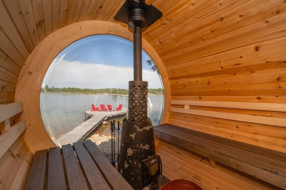 Waterfront w sauna, hot tub and boat slip House in Northern Bruce Peninsula