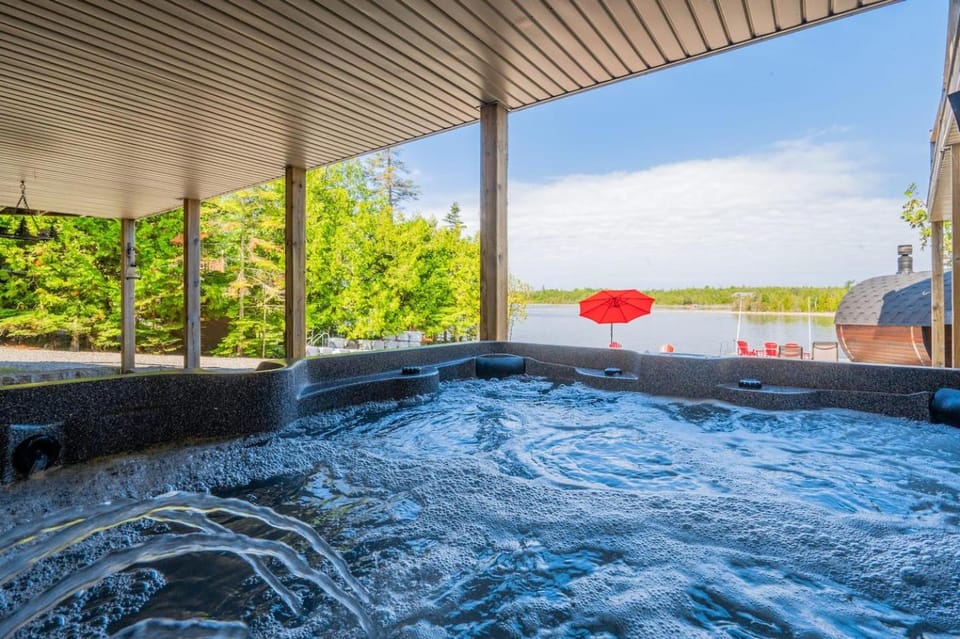 Waterfront w sauna, hot tub and boat slip House in Northern Bruce Peninsula