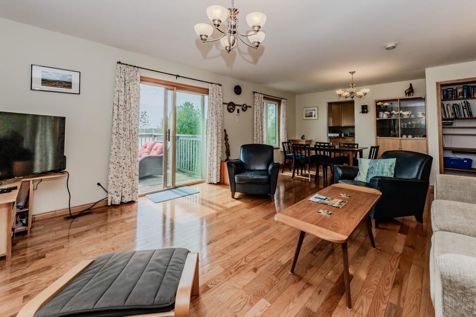 Len Cove - Your Lakeside Retreat in Howdenvale House in South Bruce Peninsula
