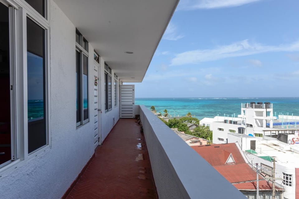 Facade/entrance, Day, Balcony/Terrace, Sea view