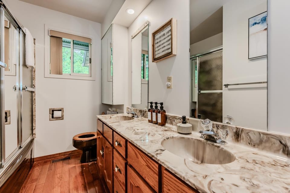 Shower, Toilet, Bathroom