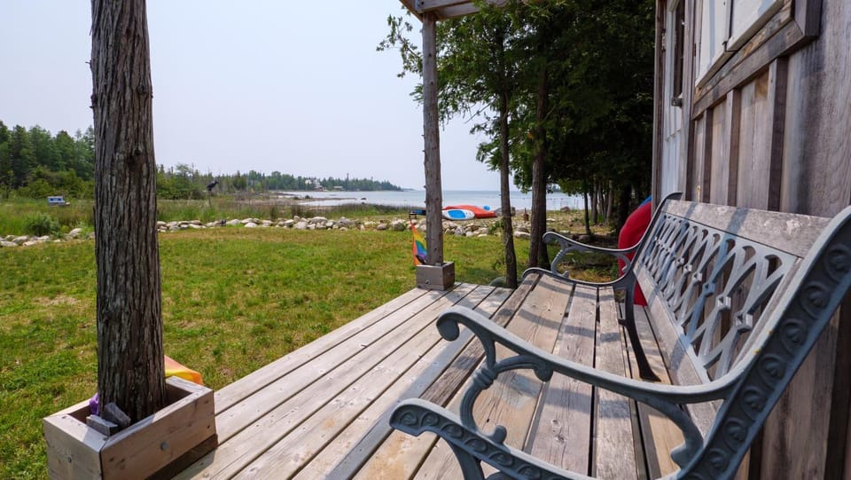 The Lookout - Waterfront Bliss near Tobermory Chalet in Northern Bruce Peninsula