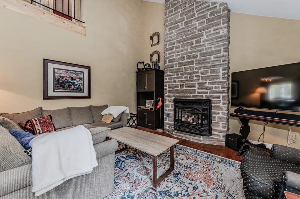 The Louise - Artistic Haven by the Beach House in South Bruce Peninsula