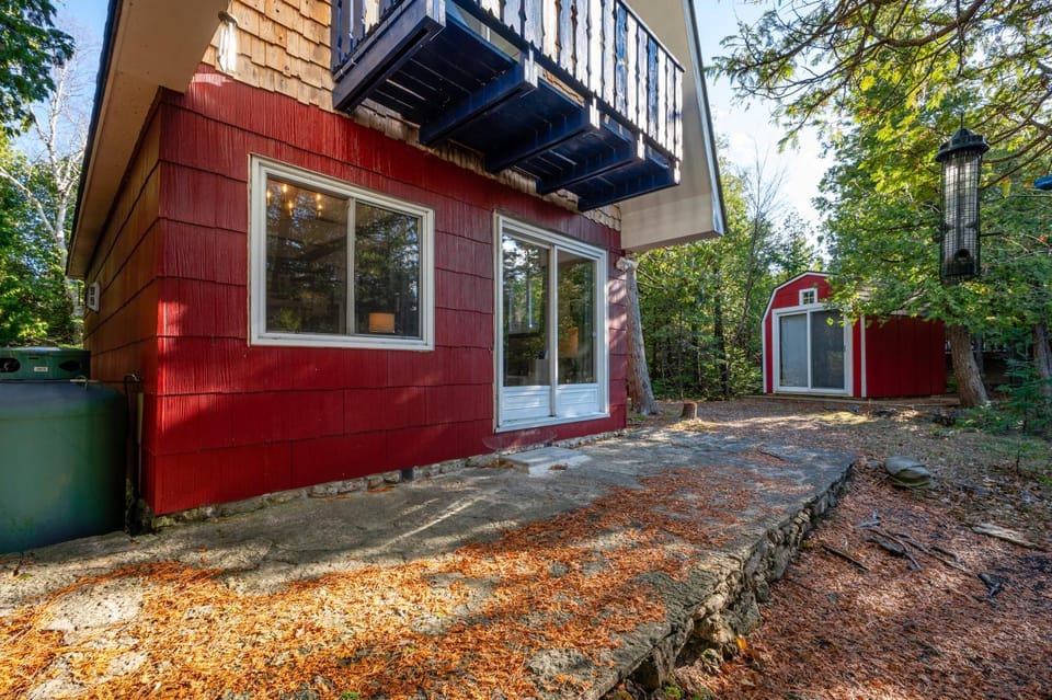 Red Barn WATERFRONT TOBERMORY A-Frame House in Northern Bruce Peninsula