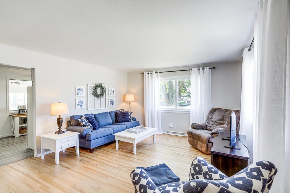 Waterfront Port Clinton Cottage: 5 Mi to Lake Erie House in Lake Erie