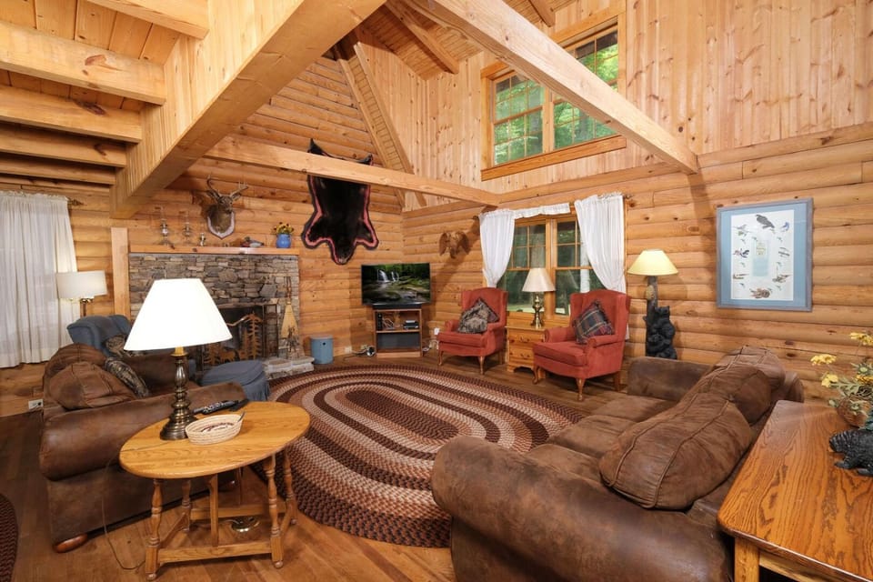 Norton Creek Hideaway Your Secret by the Stream Chalet in Gatlinburg