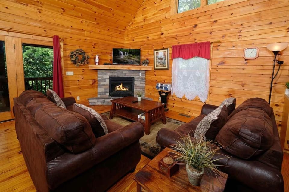 Above and Beyond By Colonial Properties House in Pigeon Forge